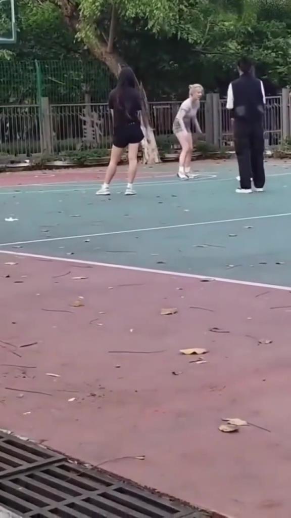 上來就背打女生的男人，真的活該沒有女朋友啊